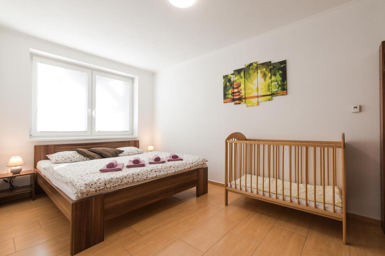 Apartmany Butterfly Bešeňová Eksteriør billede